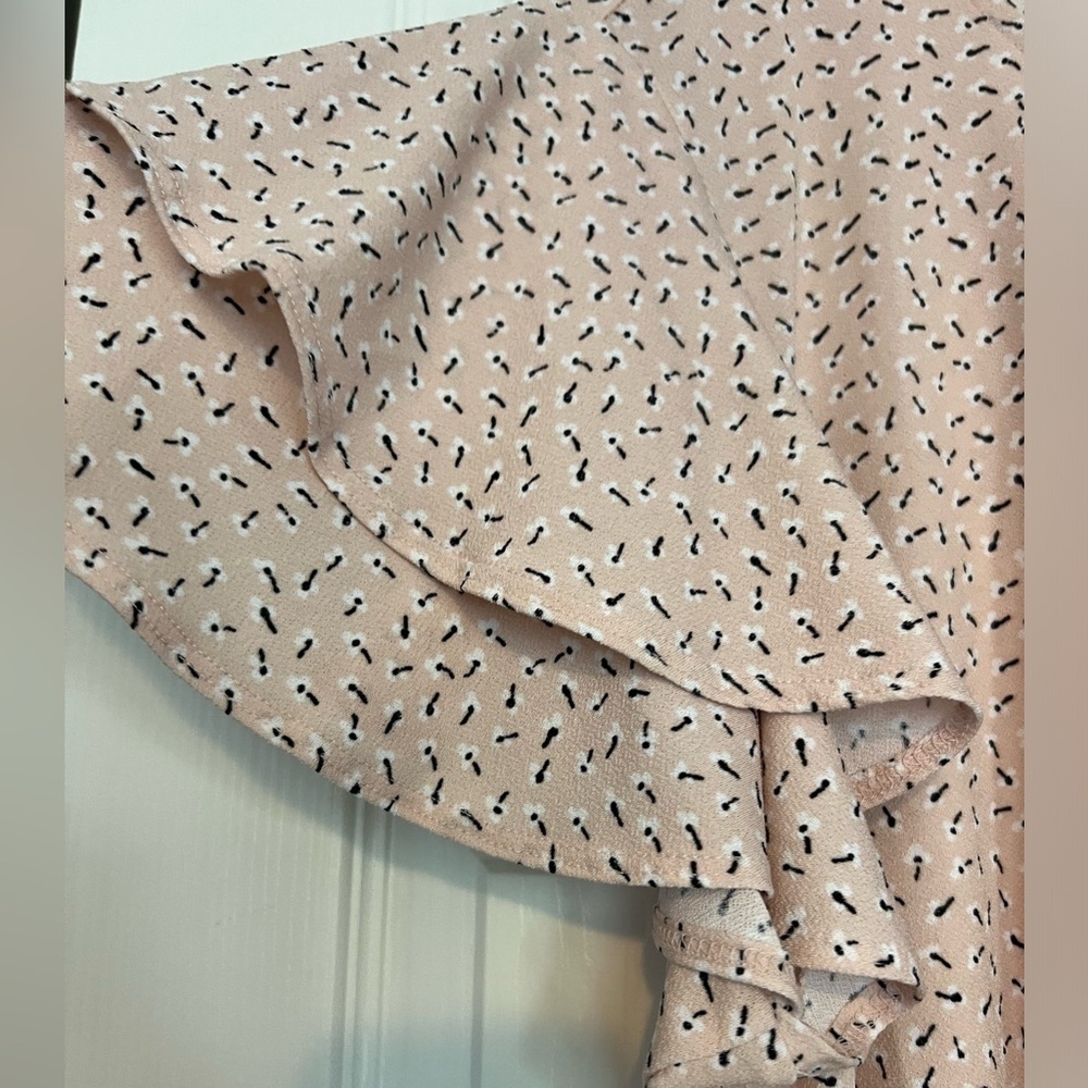 Pink ruffled blouse - Picture 2 of 6